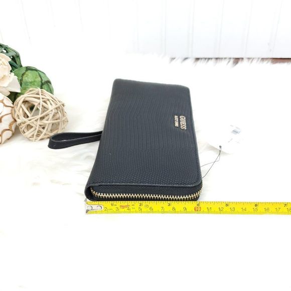 Guess Bags Guesswomens Wallet Lyndi Large Wristlet Zip Around